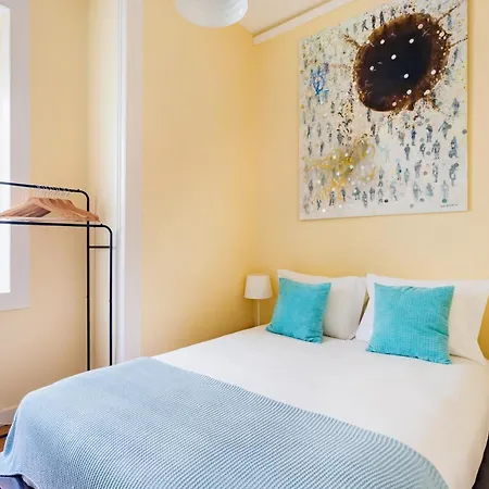 Bright & Beautiful Floor Graca Flat * ליסבון