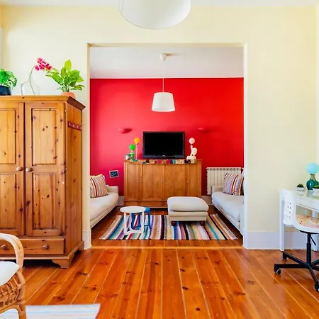דירה Bright & Beautiful Floor Graca Flat *