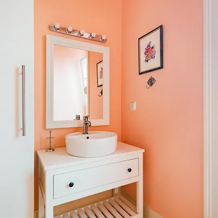 Bright & Beautiful Floor Graca Flat ליסבון