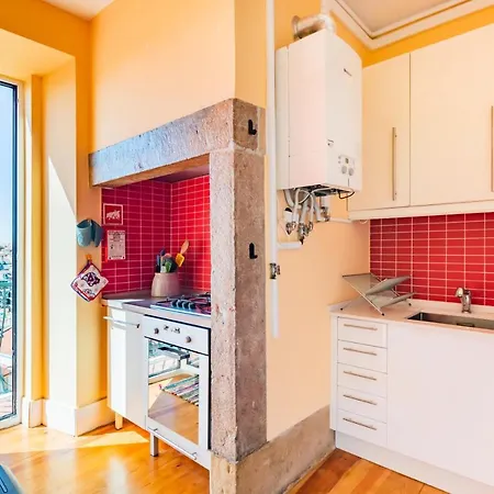 דירה Bright & Beautiful Floor Graca Flat *