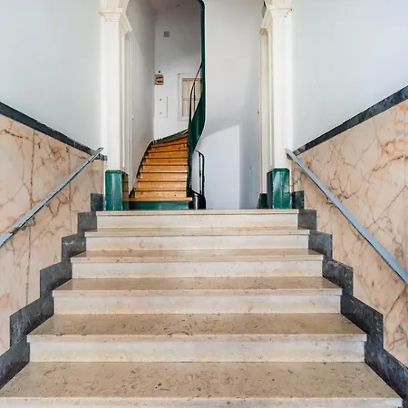 Bright & Beautiful Floor Graca Flat ליסבון